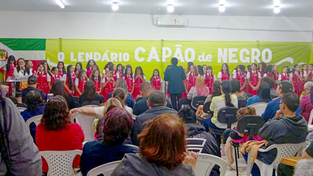 Livro sobre a história do bairro Cristo Rei é relançado em biblioteca municipal de Várzea Grande